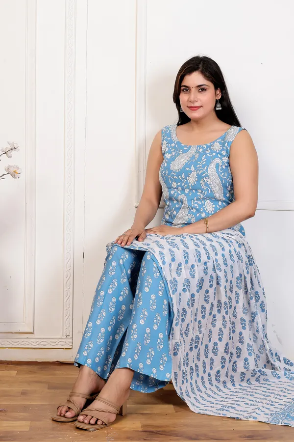 EGF_Women's_Sky_Blue_Printed_Kurti_Pant_Dupatta_Set