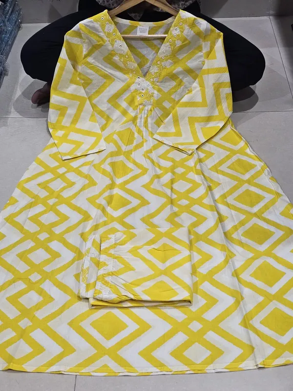 Yellow_Cotton_Leheriya_Printed_Kurta_With_Pant_For_Women