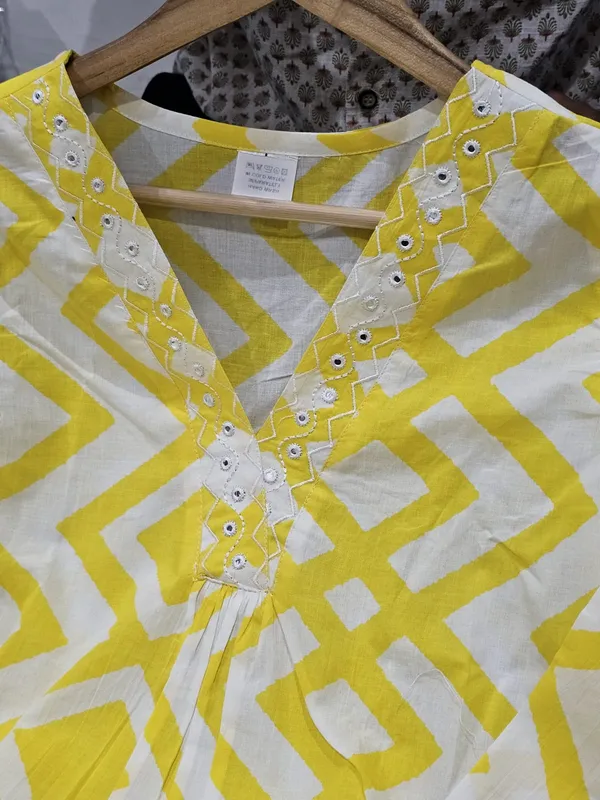 Yellow_Cotton_Leheriya_Printed_Kurta_With_Pant_For_Women