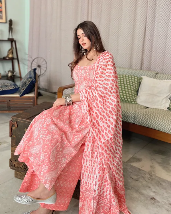 Peach_Cotton_A_Line_Sleeveless_Kurta_Palazzo_Dupatta_Set_For_Women
