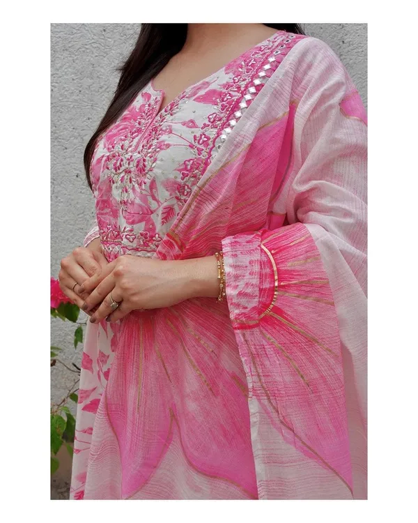 Pink_Rayon_Floral_Printed_Kurti_With_Pant_And_Dupatta_Set_For_Women
