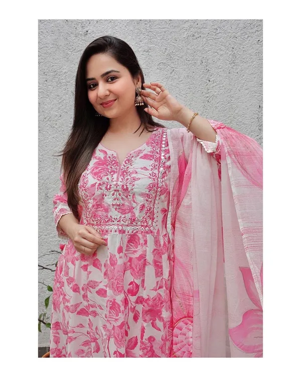Pink_Rayon_Floral_Printed_Kurti_With_Pant_And_Dupatta_Set_For_Women