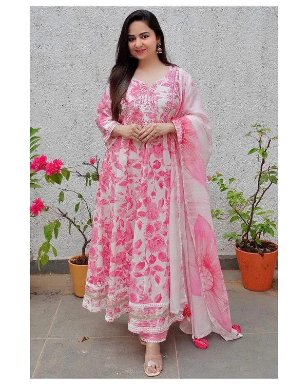 Pink_Rayon_Floral_Printed_Kurti_With_Pant_And_Dupatta_Set_For_Women