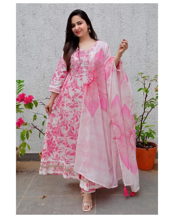 Pink_Rayon_Floral_Printed_Kurti_With_Pant_And_Dupatta_Set_For_Women