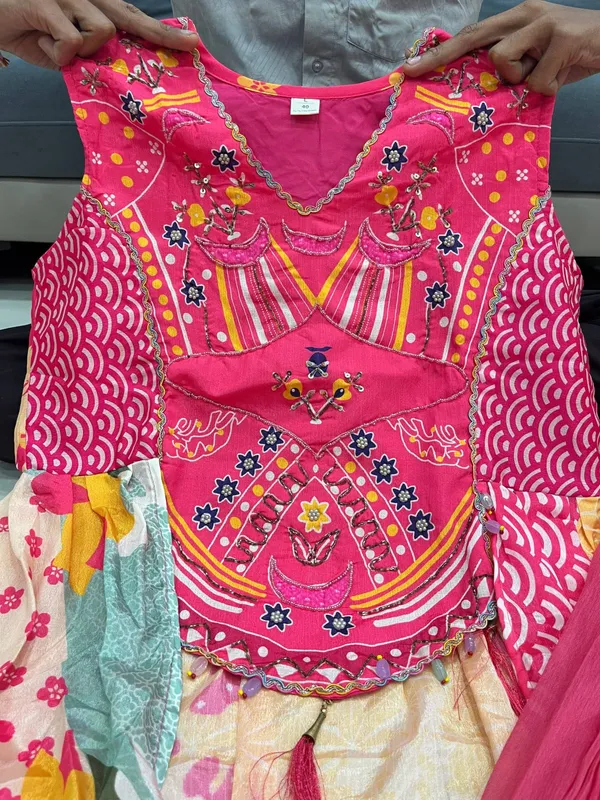 Premium_Pure_Chinon_Shrug_With_Pant_And_Dupatta