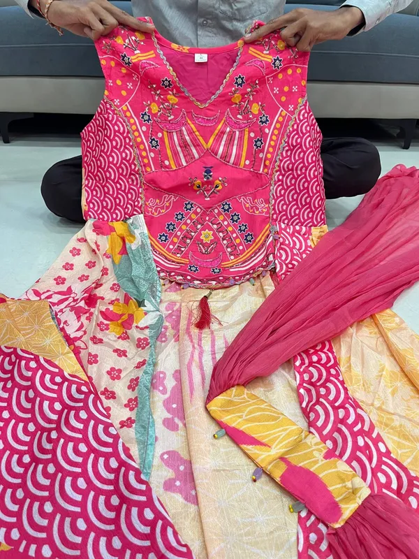 Premium_Pure_Chinon_Shrug_With_Pant_And_Dupatta