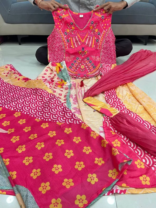 Premium_Pure_Chinon_Shrug_With_Pant_And_Dupatta