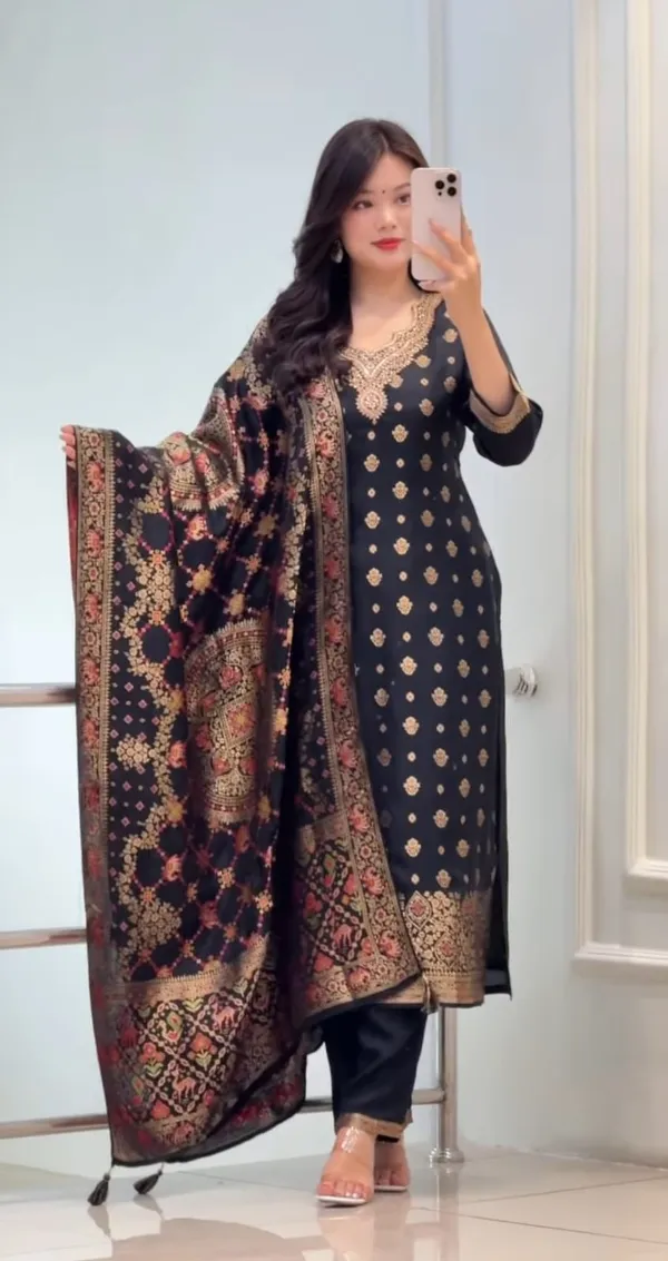 Blue_Kanjivaram_Glass_Tissue_Zari_Jacquard_Kurta_Pant_Dupatta_Set_For_Women