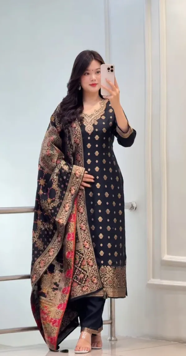 Blue_Kanjivaram_Glass_Tissue_Zari_Jacquard_Kurta_Pant_Dupatta_Set_For_Women