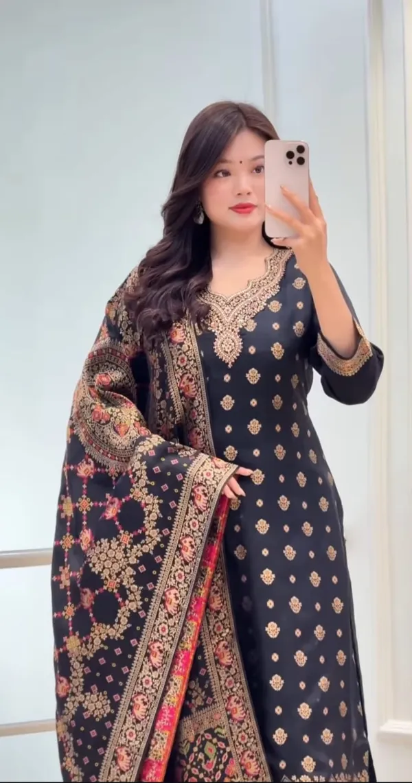 Blue_Kanjivaram_Glass_Tissue_Zari_Jacquard_Kurta_Pant_Dupatta_Set_For_Women