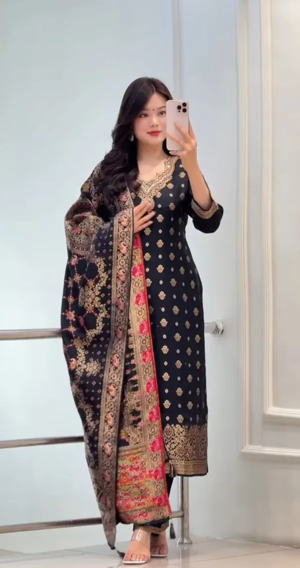Blue_Kanjivaram_Glass_Tissue_Zari_Jacquard_Kurta_Pant_Dupatta_Set_For_Women