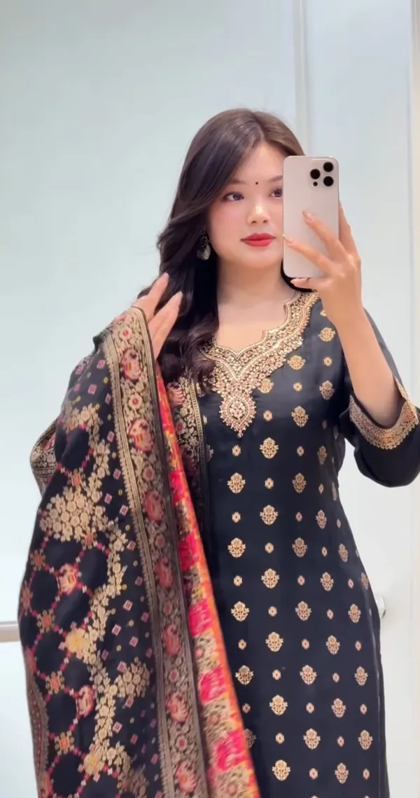 Blue_Kanjivaram_Glass_Tissue_Zari_Jacquard_Kurta_Pant_Dupatta_Set_For_Women
