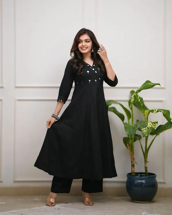Black_Rayon_Premium_And_Elegant_Kurta_And_Pant_Set_For_Women