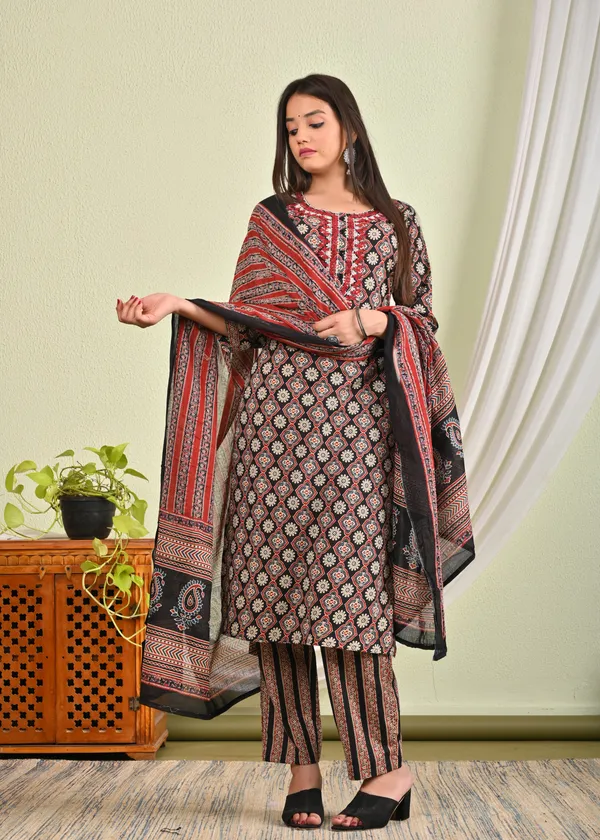 Multicolour_Cotton_Premium_And_Elegant_Kurti_With_Pant_And_Dupatta_For_Women