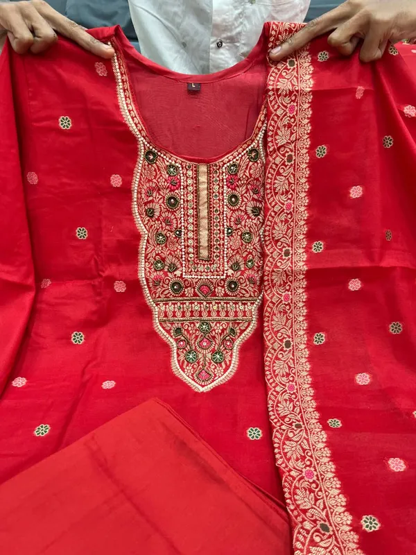 Red_Banarasi_Silk_Zari_Embroidered_Kurti_Pant_Dupatta_Set_For_Women