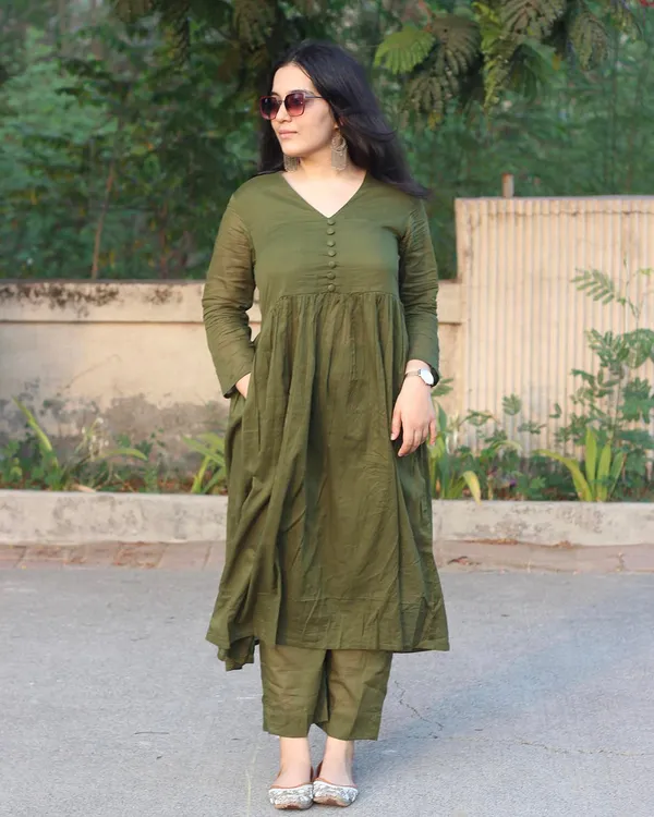 Green_Rayon_Premium_And_Elegant_Kurta_And_Pant_Set_For_Women