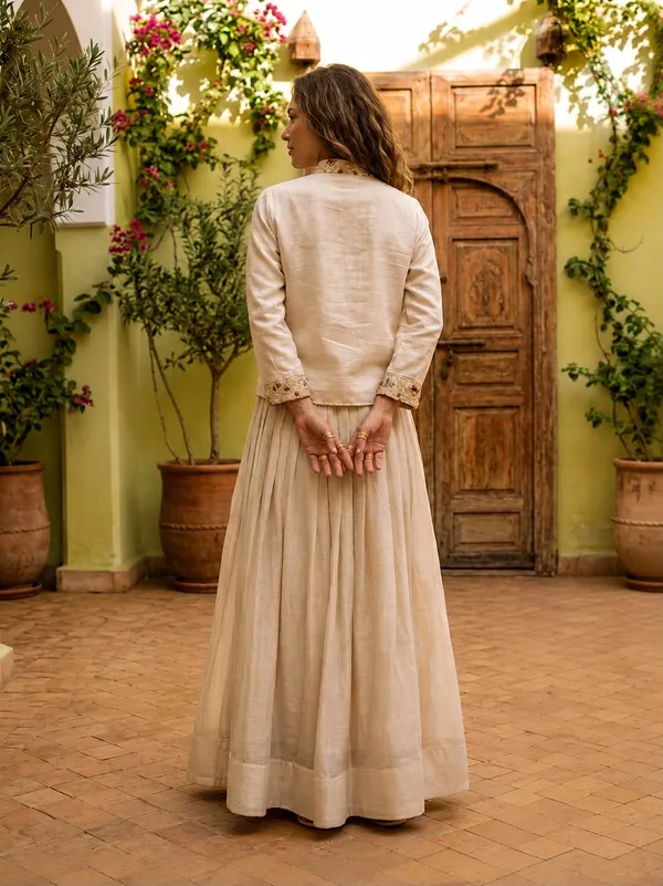 Riddhilya_Elegant_Ivory_Floral_Embroidered_Lehenga_Set