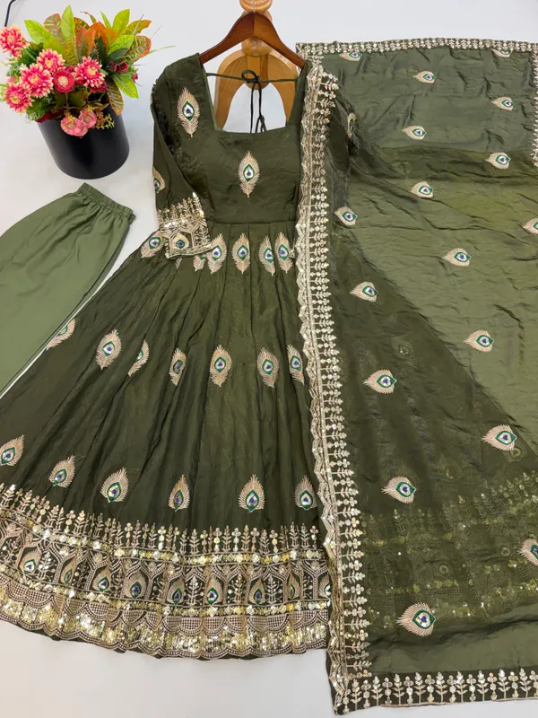 Riddhilya_Green_Peacock_Motif_Anarkali_with_Embellished_Dupatta