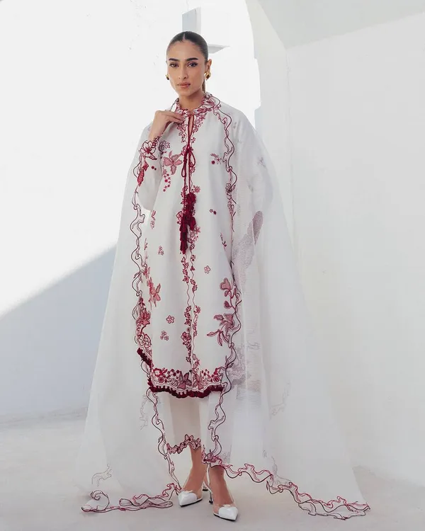 Riddhilya_Ivory_&_Maroon_Floral_Embroidered_Kurta_Set_with_Dupatta