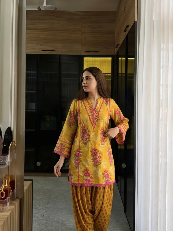 Riddhilya_Mustard_Yellow_Floral_Print_Kurti_&_Palazzo_Set_with_Pink_Lace