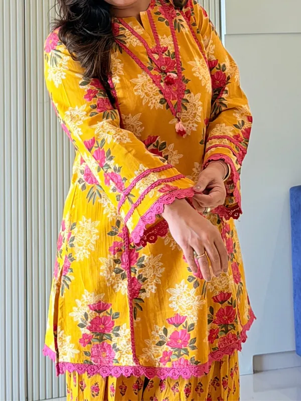 Riddhilya_Mustard_Yellow_Floral_Print_Kurti_&_Palazzo_Set_with_Pink_Lace