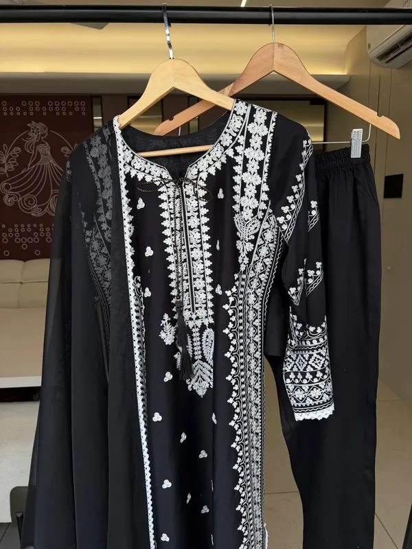 Riddhilya_Noir_Elegance_Black_&_White_Embroidered_Kurta_Set_with_Dupatta