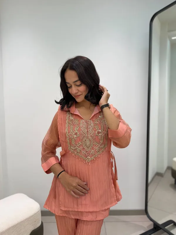 Riddhilya_Peach_Embroidered_Kurti_Pant_Set