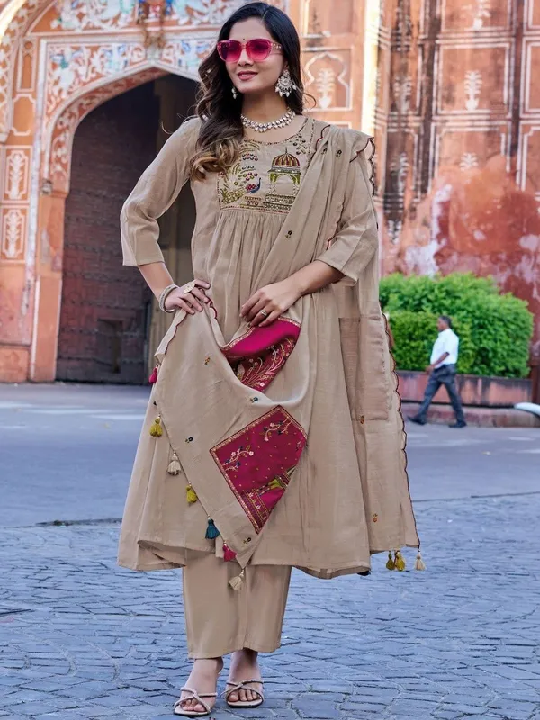 Riddhilya_Royal_Jharokha_Beige_Embroidered_Kurta_Set_with_Tassel_Dupatta