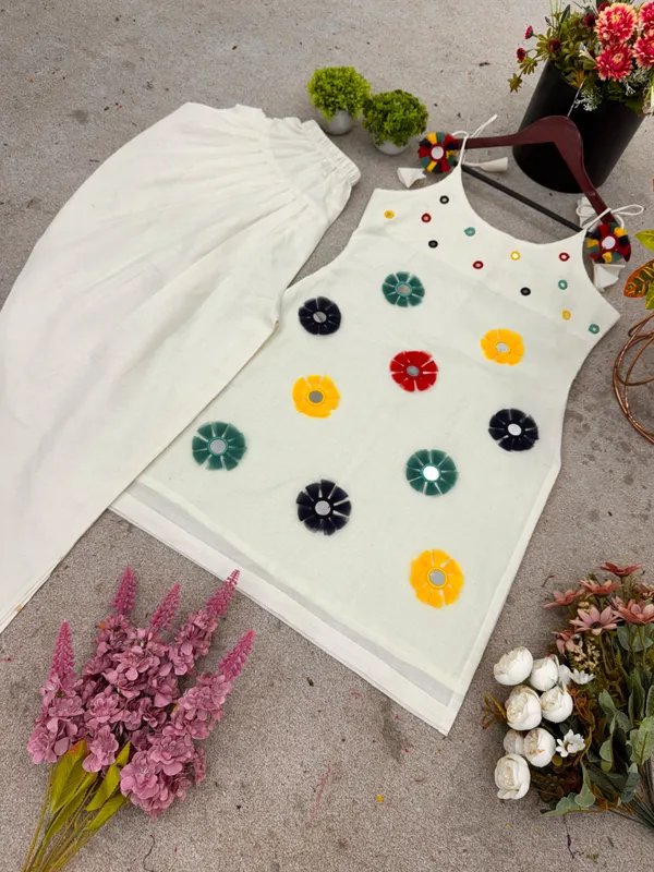 Riddhilya_Women’s_Ivory_Floral_Appliqué_Kurti_with_Palazzo_Set
