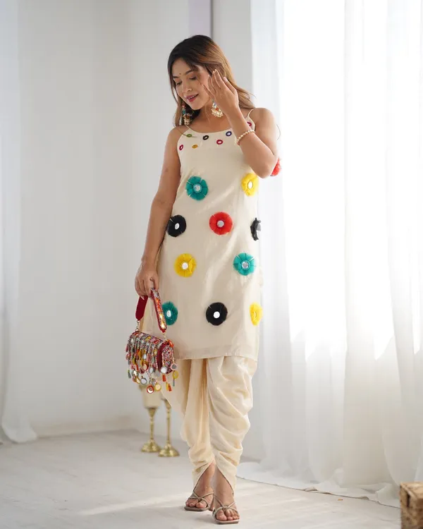 Riddhilya_Women’s_Ivory_Floral_Appliqué_Kurti_with_Palazzo_Set