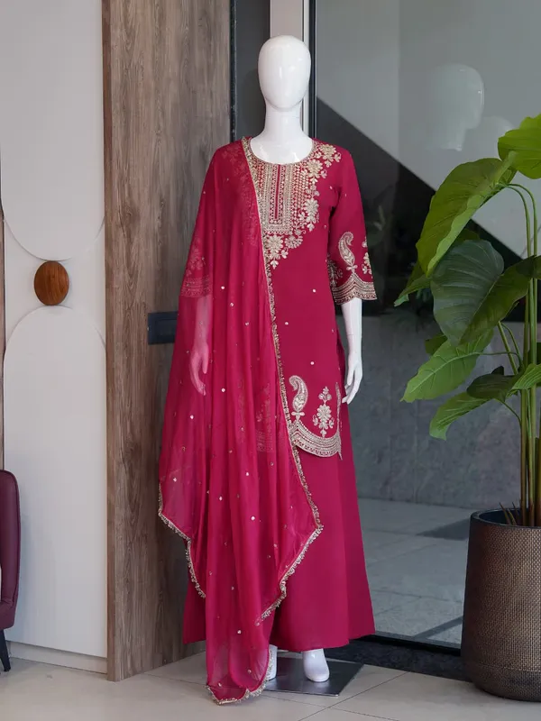 Women_Ethnic_Motifs_Embroidered_Regular_Thread_Work_Kurta_with_Trousers_&_With_Dupatta