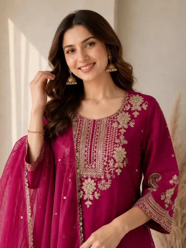 Women_Ethnic_Motifs_Embroidered_Regular_Thread_Work_Kurta_with_Trousers_&_With_Dupatta