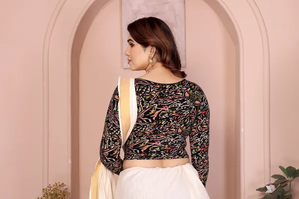 Multicolor_Cotton_Embroidered_Blouse_With_Kerala_Kasavu_Saree_Set_For_Women