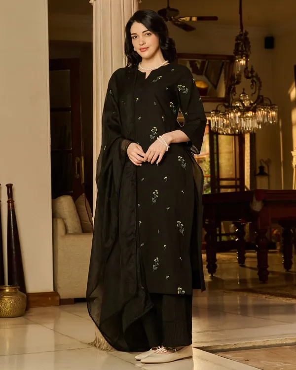 Black_embroidery_khadhi_cotton_kurta_set