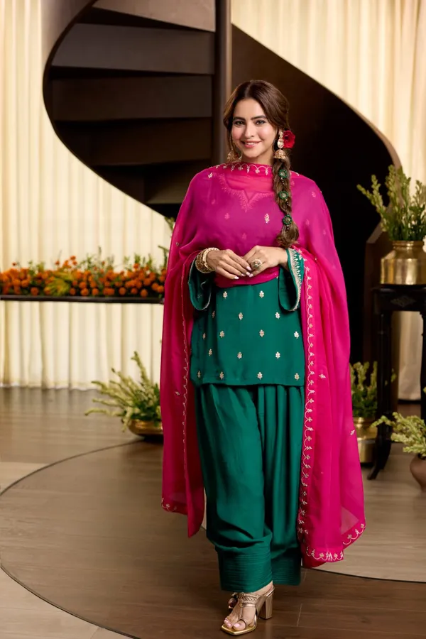 Crepe_embroidery_kurta_suit__set_