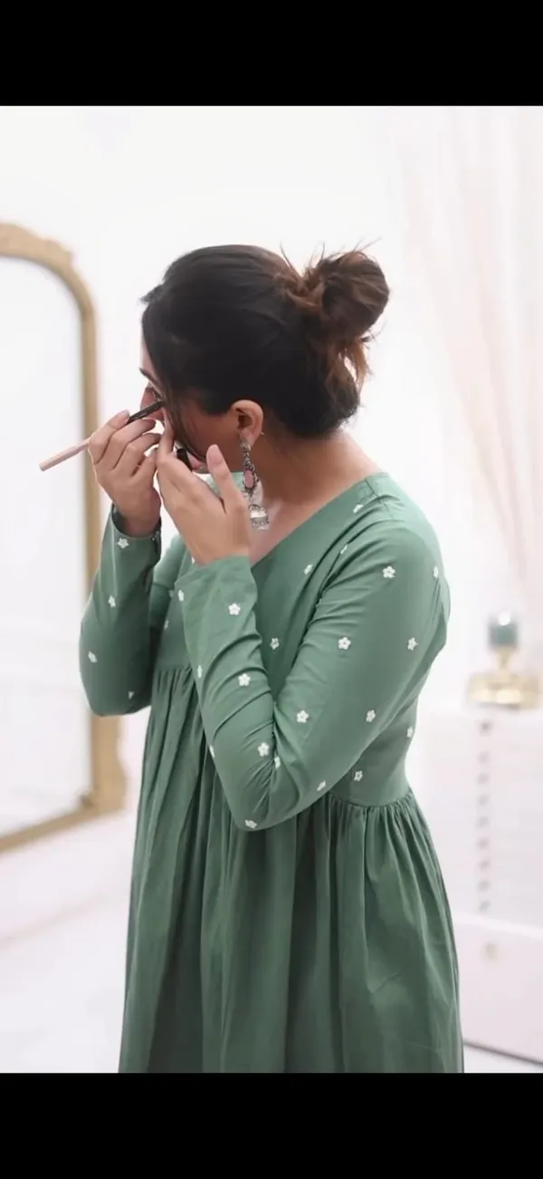 Floral_Embroidered_Pure_Cotton_Kurta_set