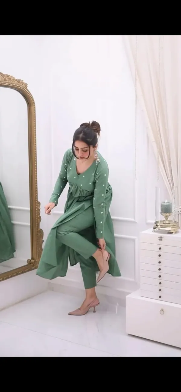 Floral_Embroidered_Pure_Cotton_Kurta_set