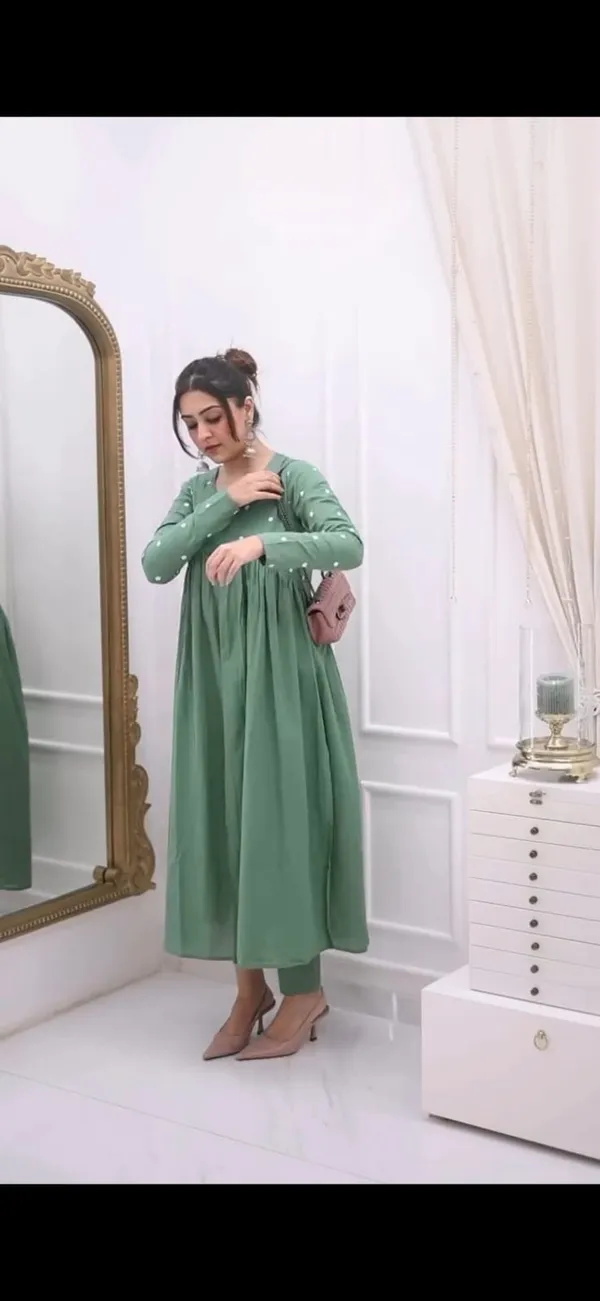 Floral_Embroidered_Pure_Cotton_Kurta_set