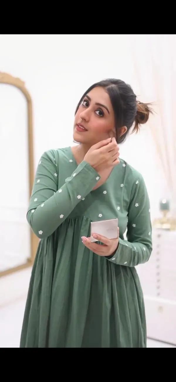 Floral_Embroidered_Pure_Cotton_Kurta_set