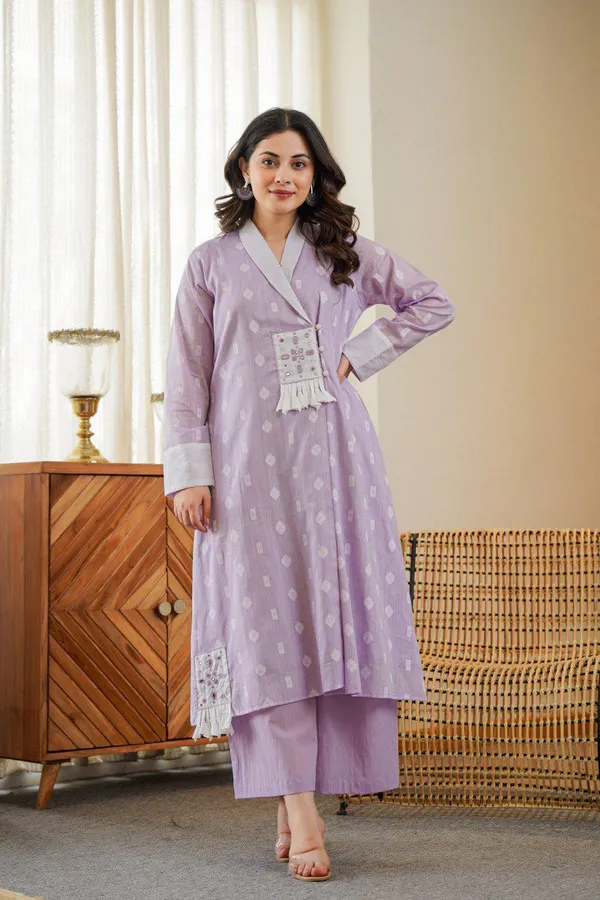 Shraddha_Kapoor_styled_mirror_work_embroidered_kurta_set_with_dupatta_(Lavender)