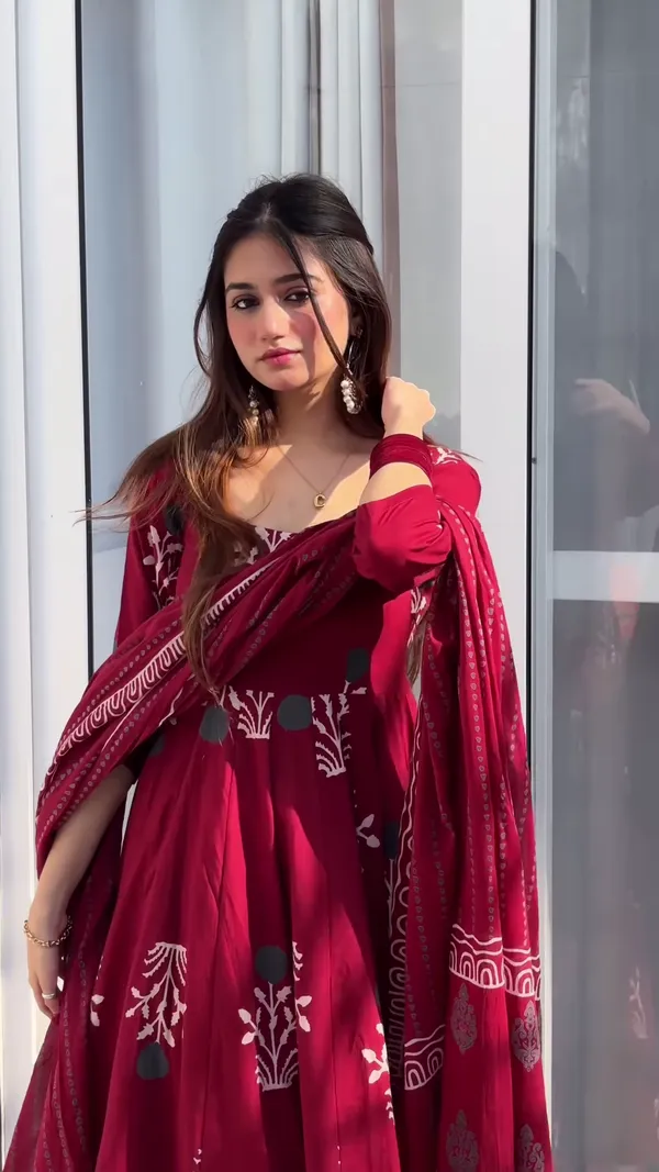 Maroon_Pure_Cotton_Kurta_With_Pant_&_Dupatta_Set_For_Women