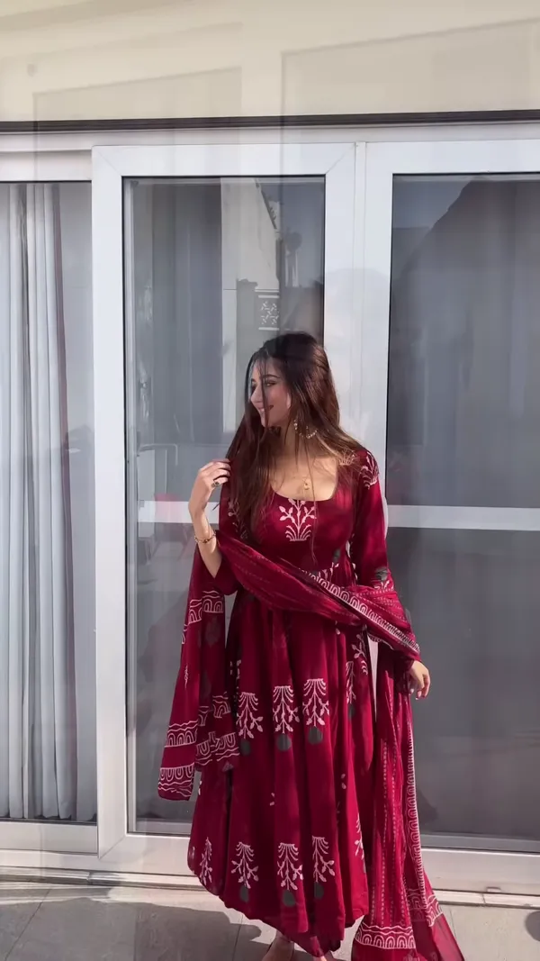 Maroon_Pure_Cotton_Kurta_With_Pant_&_Dupatta_Set_For_Women