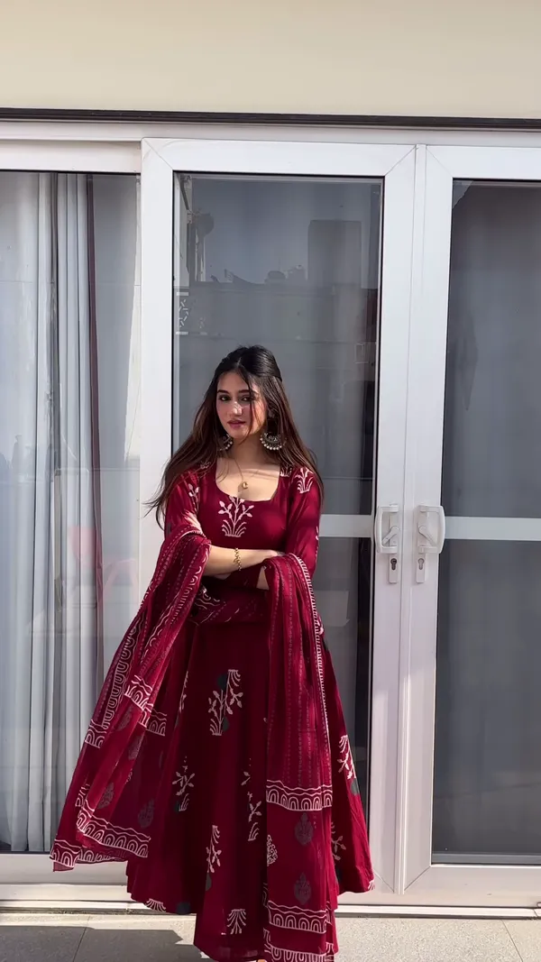 Maroon_Pure_Cotton_Kurta_With_Pant_&_Dupatta_Set_For_Women
