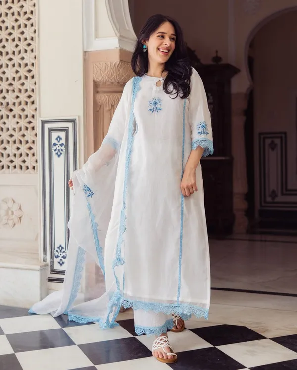 Vista_White_Embroidered_Doria_Suit_Set