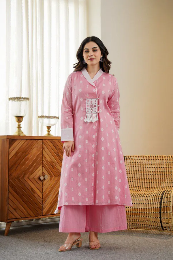 Shraddha_Kapoor_styled_mirror_work_embroidered_kurta_set_with_dupatta_(Pink)
