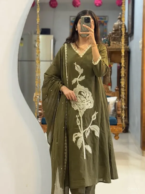 Light_Green_Pure_Cotton_Kurta_With_Pant_&_Dupatta_Set_For_Women