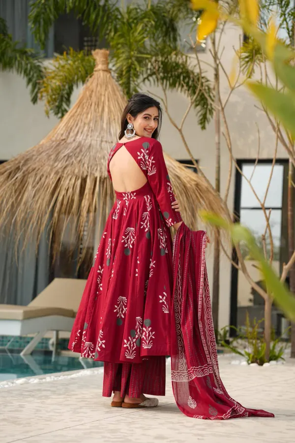 Maroon_Cotton_Kurta_With_Pant_&_Dupatta_Set_For_Women