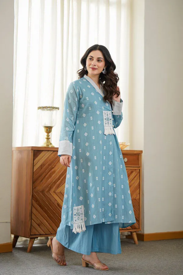 Shraddha_Kapoor_styled_mirror_work_embroidered_kurta_set_with_dupatta_(Sky_Blue)