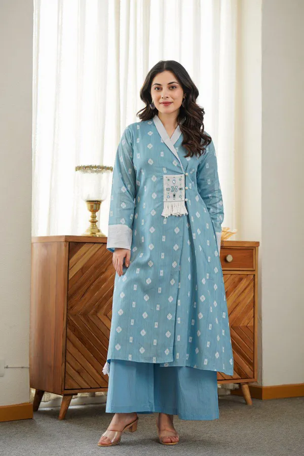 Shraddha_Kapoor_styled_mirror_work_embroidered_kurta_set_with_dupatta_(Sky_Blue)