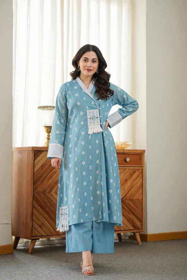 Shraddha_Kapoor_styled_mirror_work_embroidered_kurta_set_with_dupatta_(Sky_Blue)